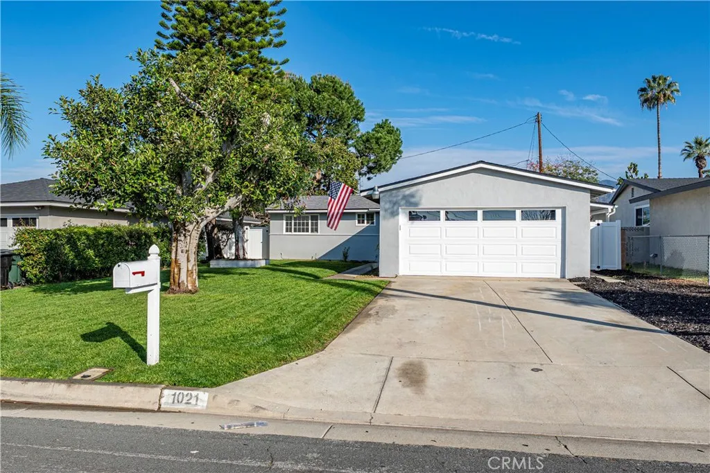 1021 E Gaillard Street, Azusa, California 91702 home-pic-3