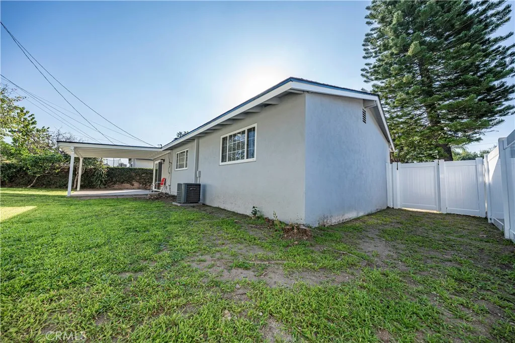 1021 E Gaillard Street, Azusa, California 91702 home-pic-25