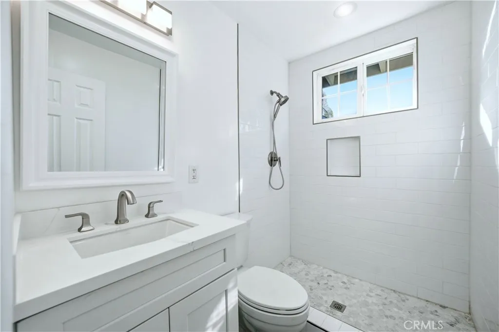 1021 E Gaillard Street, Azusa, California 91702 home-pic-19