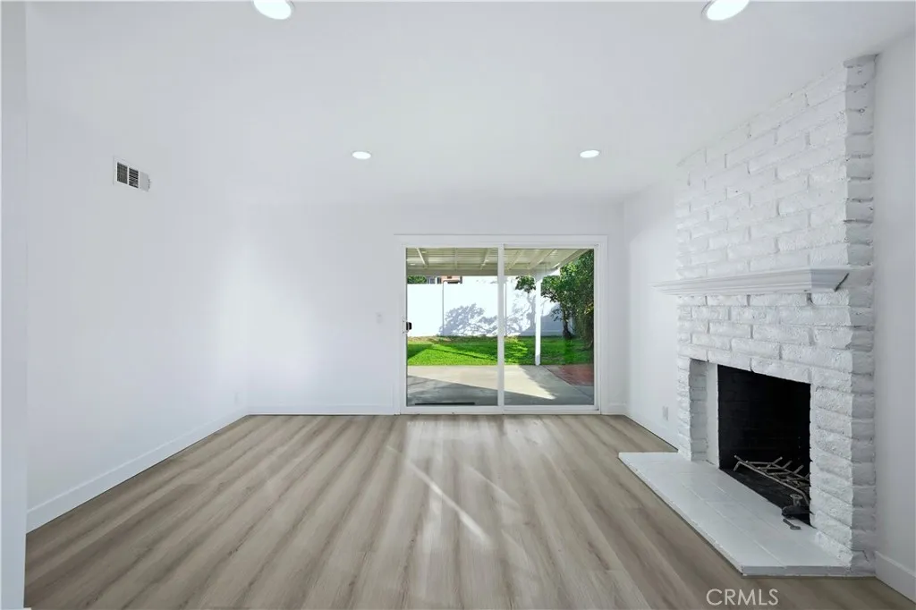 1021 E Gaillard Street, Azusa, California 91702 home-pic-5