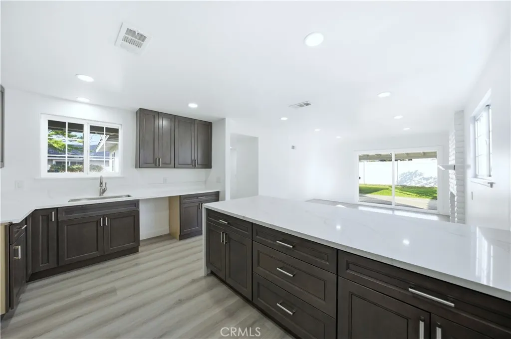 1021 E Gaillard Street, Azusa, California 91702 home-pic-8