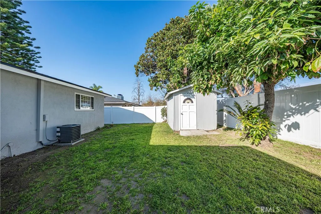 1021 E Gaillard Street, Azusa, California 91702 home-pic-23