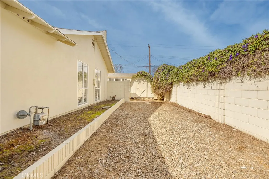 11305 Loch Lomond Road, Los Alamitos, California 90720 home-pic-28