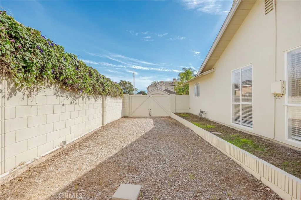 11305 Loch Lomond Road, Los Alamitos, California 90720 home-pic-29