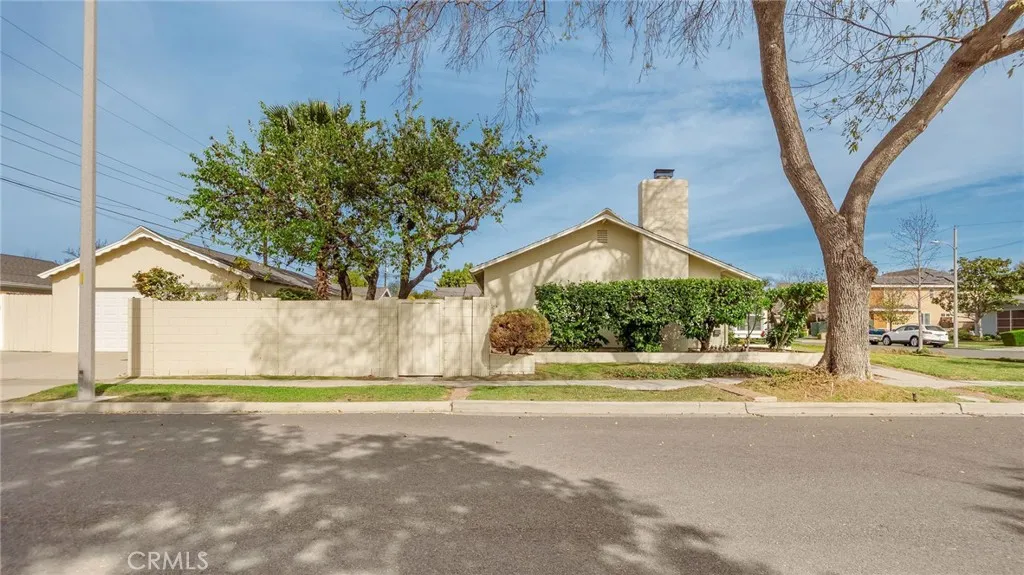 11305 Loch Lomond Road, Los Alamitos, California 90720 home-pic-30