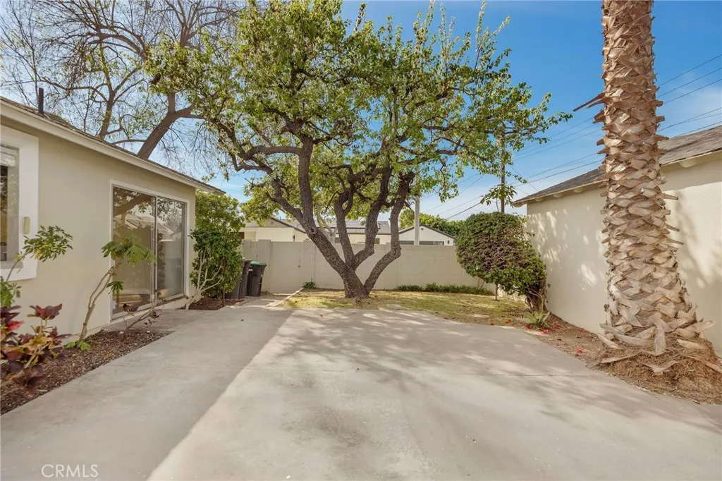 11305 Loch Lomond Road, Los Alamitos, California 90720 home-pic-21