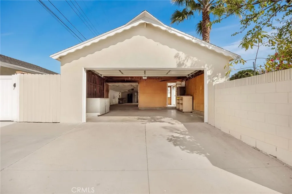 11305 Loch Lomond Road, Los Alamitos, California 90720 home-pic-25