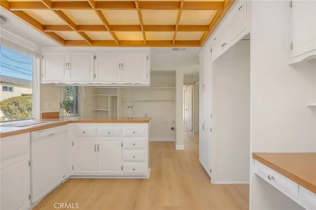 11305 Loch Lomond Road, Los Alamitos, California 90720 home-pic-11