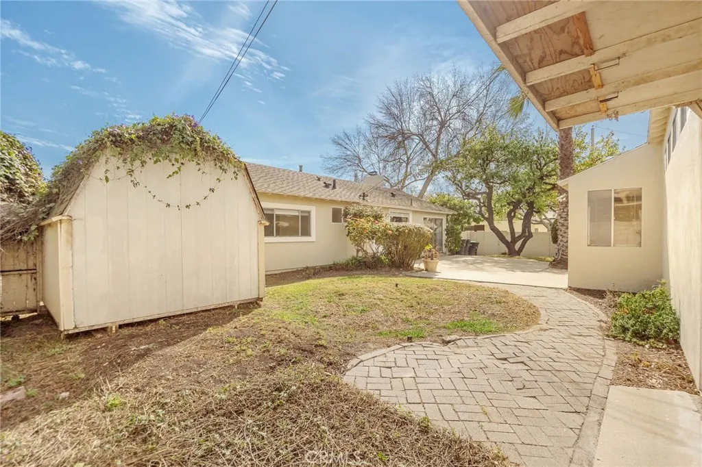11305 Loch Lomond Road, Los Alamitos, California 90720 home-pic-27