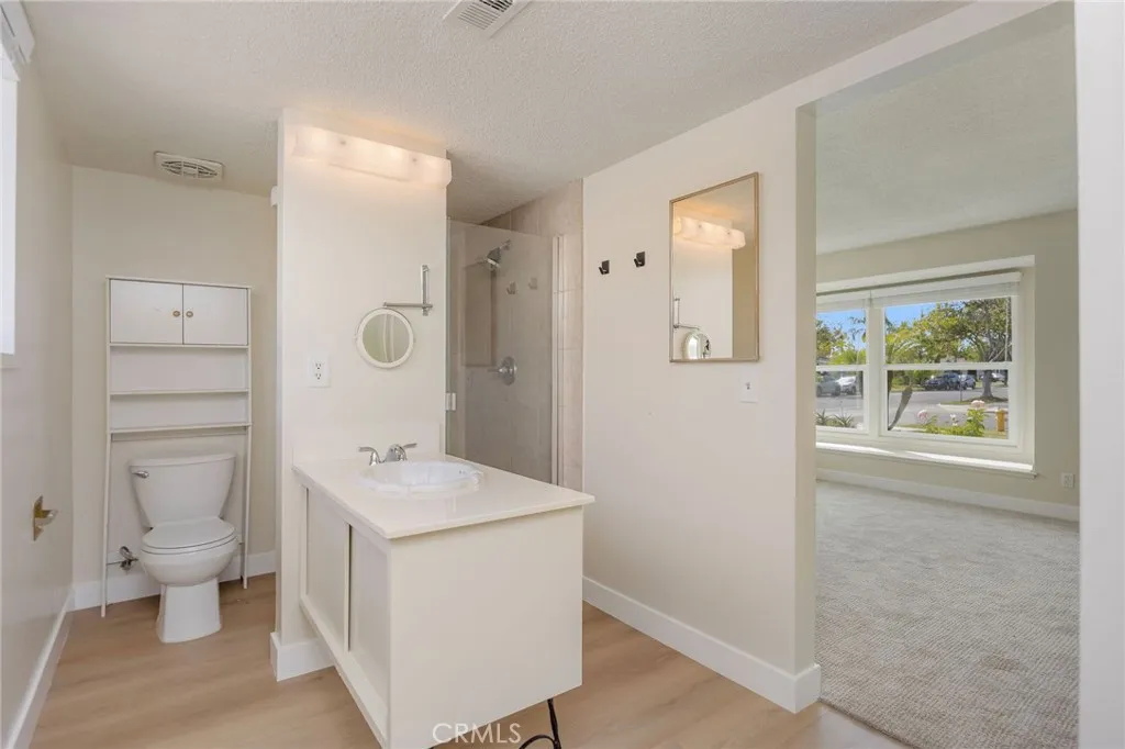 11305 Loch Lomond Road, Los Alamitos, California 90720 home-pic-15