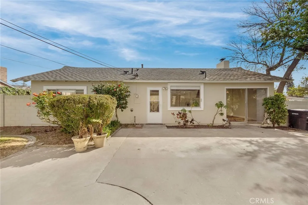 11305 Loch Lomond Road, Los Alamitos, California 90720 home-pic-20