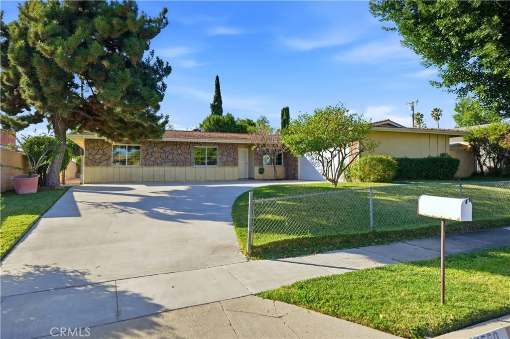 1560 N Vista Avenue, Rialto, California 92376 home-pic-1