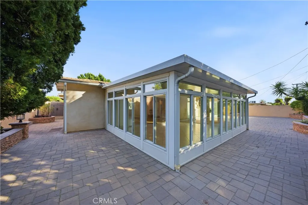 1560 N Vista Avenue, Rialto, California 92376 home-pic-28