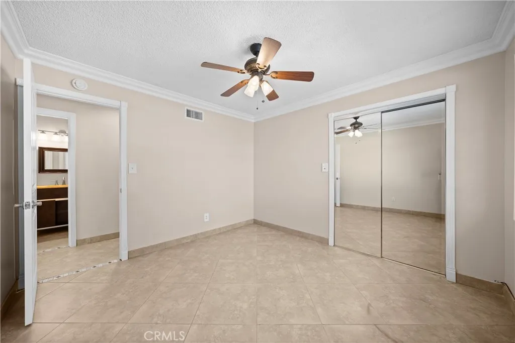 1560 N Vista Avenue, Rialto, California 92376 home-pic-23