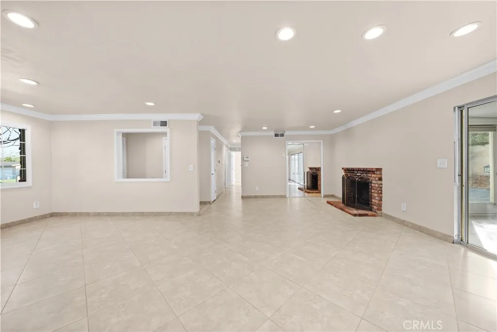 1560 N Vista Avenue, Rialto, California 92376 home-pic-5