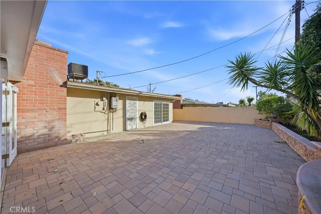 1560 N Vista Avenue, Rialto, California 92376 home-pic-29