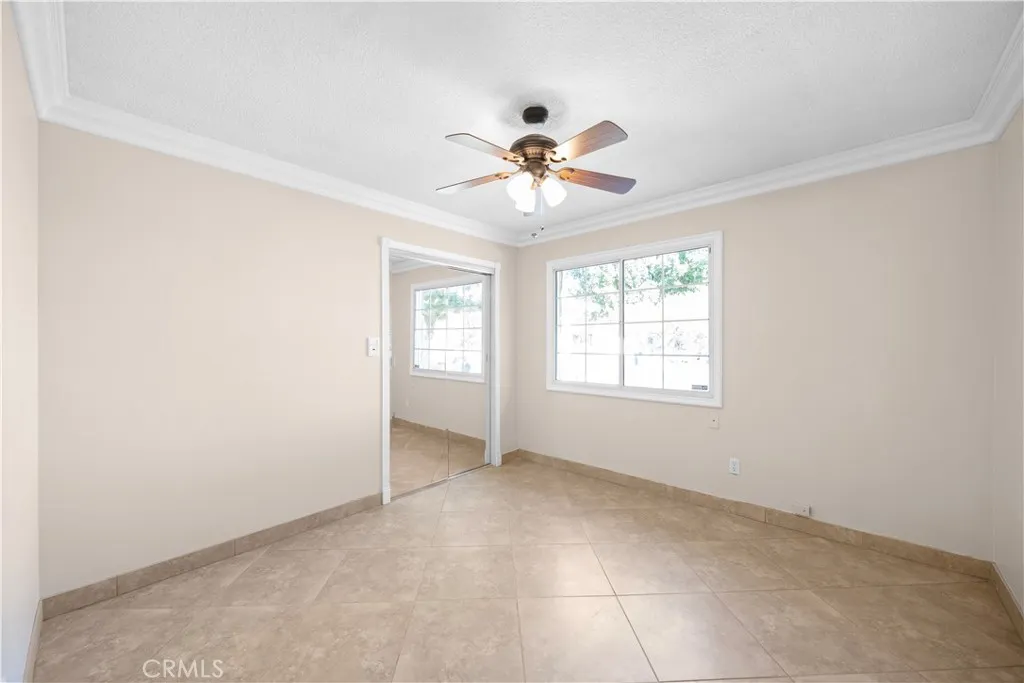 1560 N Vista Avenue, Rialto, California 92376 home-pic-24