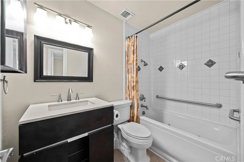 1560 N Vista Avenue, Rialto, California 92376 home-pic-25