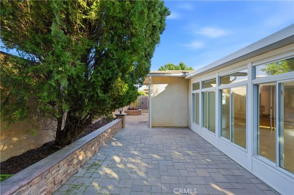 1560 N Vista Avenue, Rialto, California 92376 home-pic-32