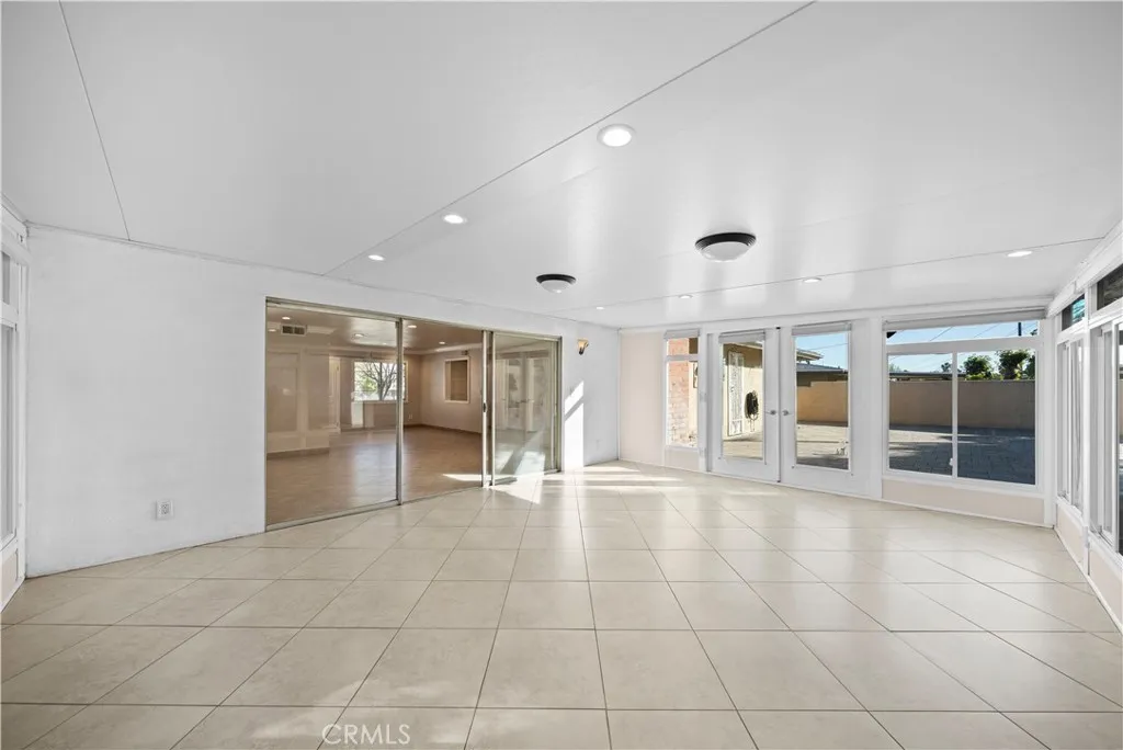 1560 N Vista Avenue, Rialto, California 92376 home-pic-27