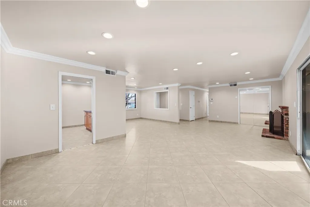 1560 N Vista Avenue, Rialto, California 92376 home-pic-4