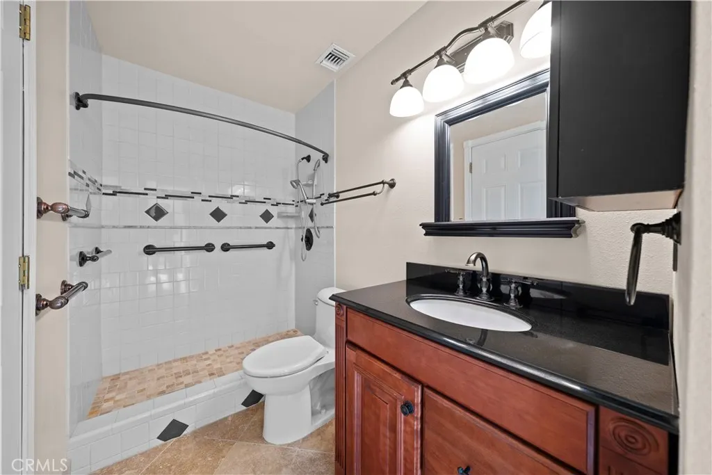 1560 N Vista Avenue, Rialto, California 92376 home-pic-20