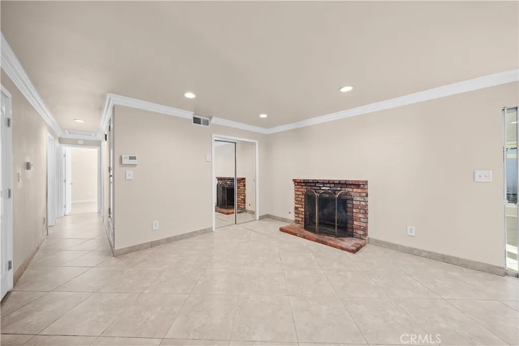 1560 N Vista Avenue, Rialto, California 92376 home-pic-7