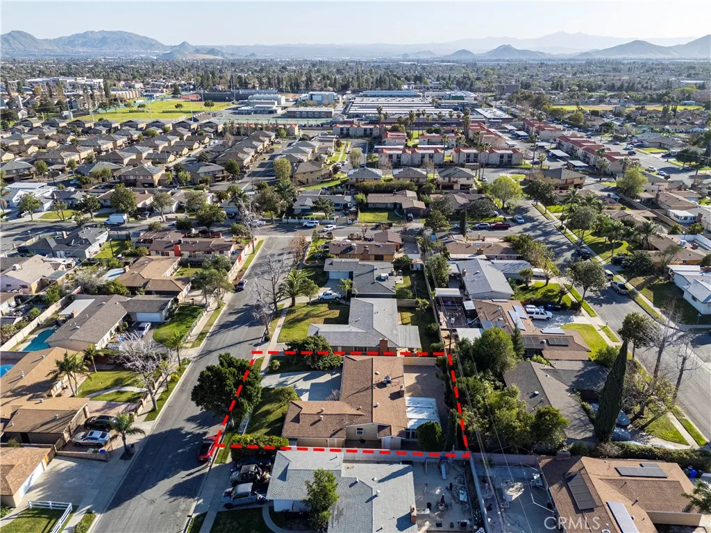1560 N Vista Avenue, Rialto, California 92376 home-pic-37