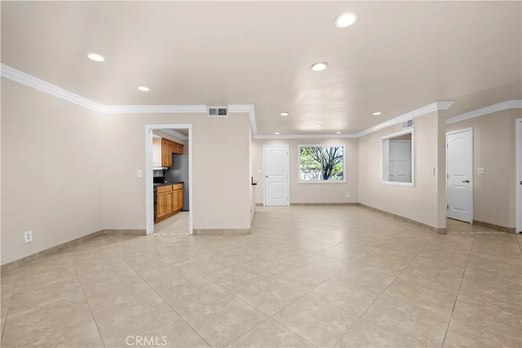 1560 N Vista Avenue, Rialto, California 92376 home-pic-8