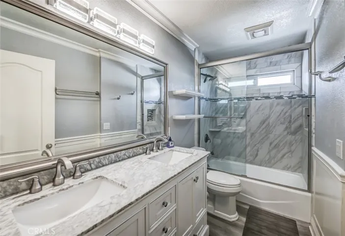 Upgraded Bathroom with a tub/shower