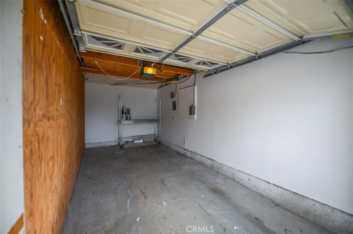 1-car garage interior