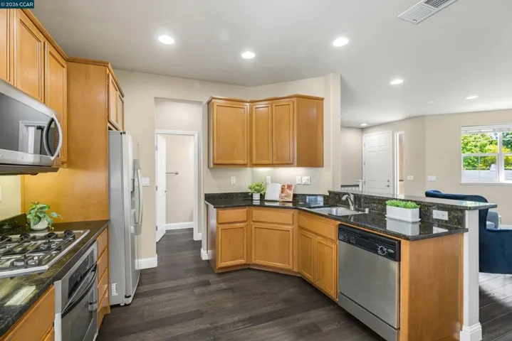 Kitchen and Breakfast Bar