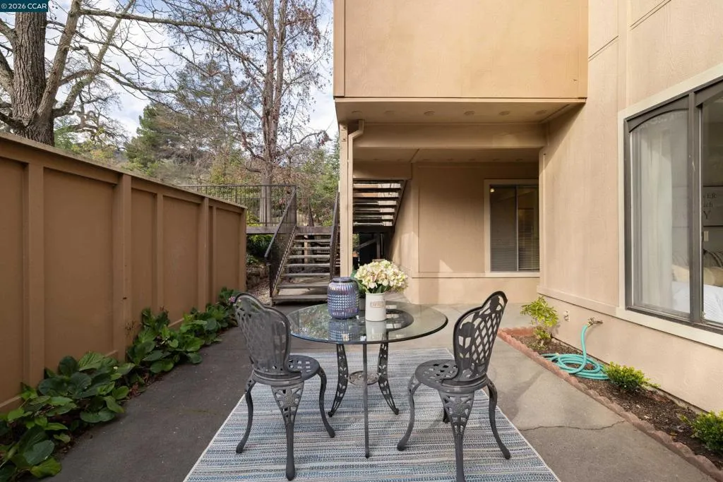 1348 1348 Rockledge Ln 4, Walnut Creek, California 94595 home-pic-17