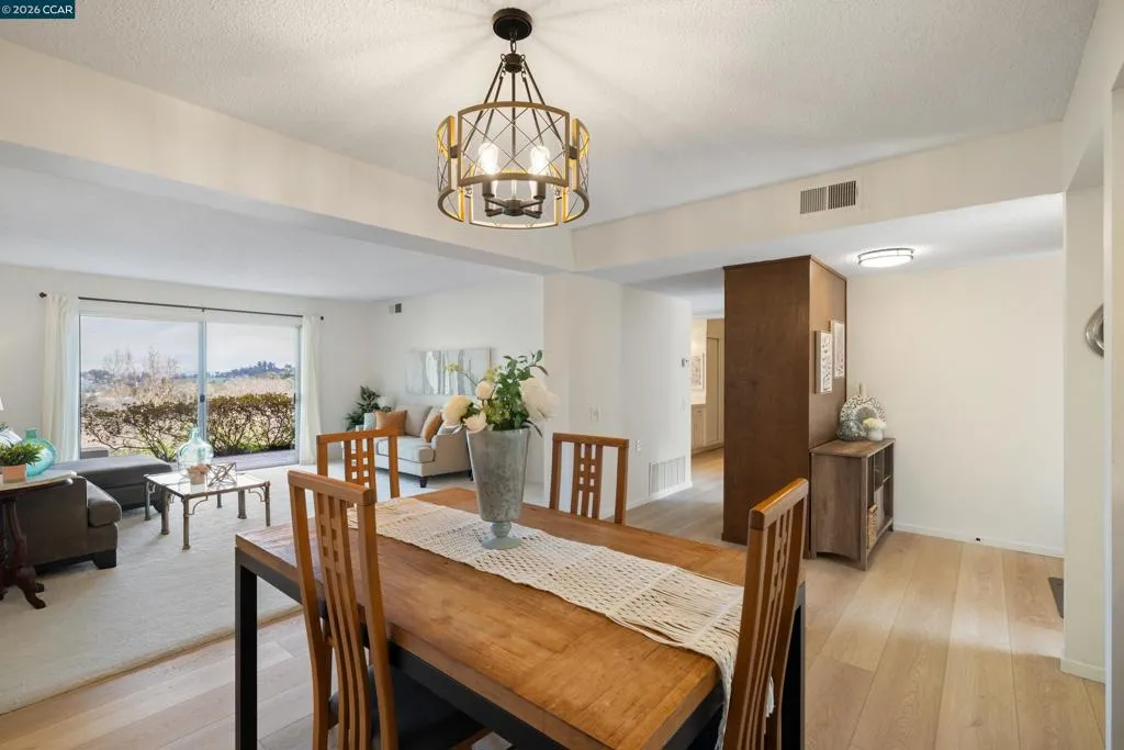 1348 1348 Rockledge Ln 4, Walnut Creek, California 94595 home-pic-1