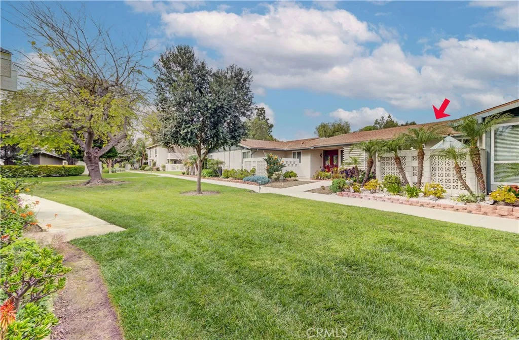 89 Calle Aragon F, Laguna Woods, California 92637 home-pic-1