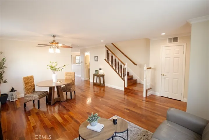 Livingroom/Formal dining area
