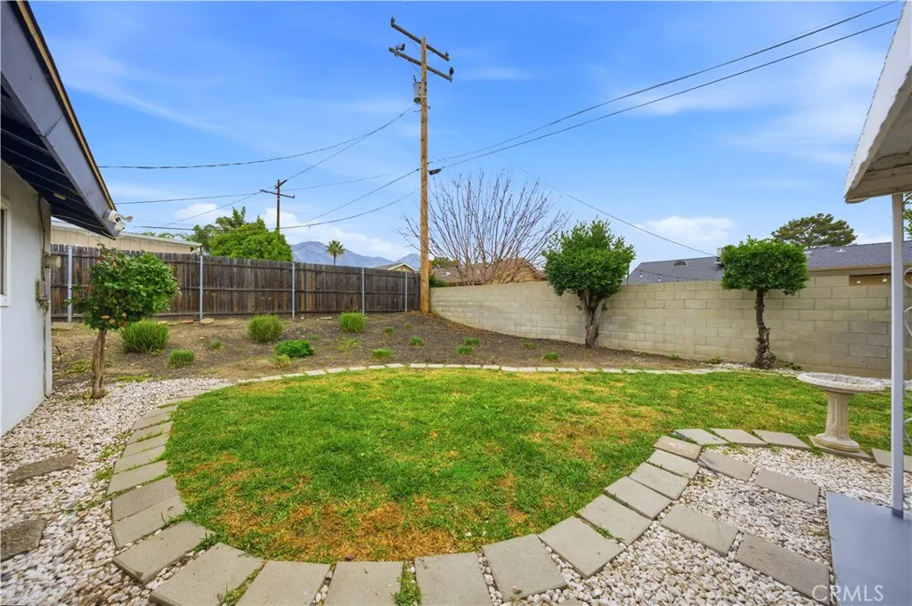 1640 Lakewood Avenue, Upland, California 91784 home-pic-29