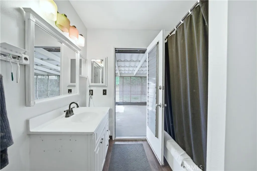 1640 Lakewood Avenue, Upland, California 91784 home-pic-25
