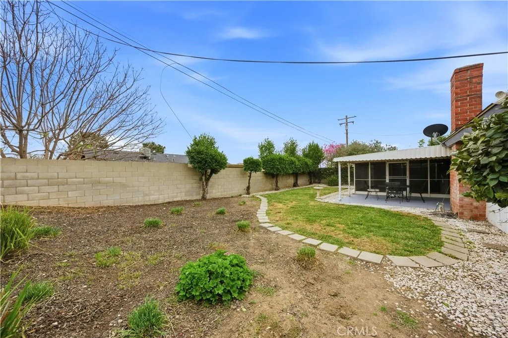 1640 Lakewood Avenue, Upland, California 91784 home-pic-31