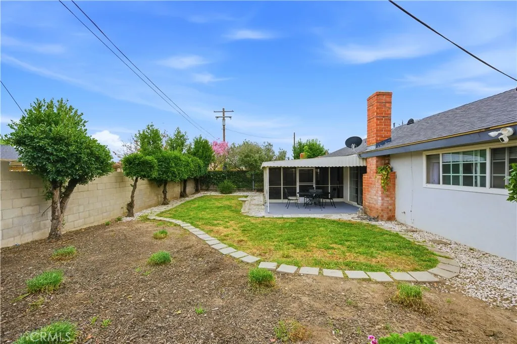 1640 Lakewood Avenue, Upland, California 91784 home-pic-32