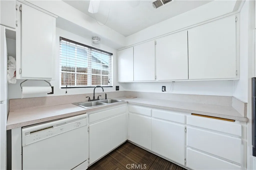 1640 Lakewood Avenue, Upland, California 91784 home-pic-10