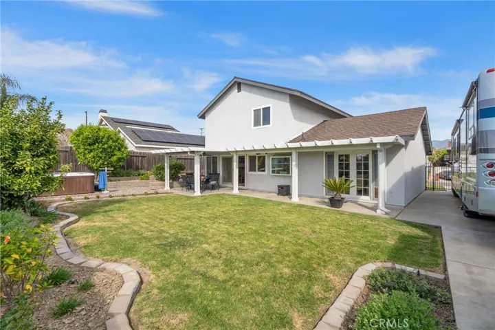 Large, grassy backyard for any activity!