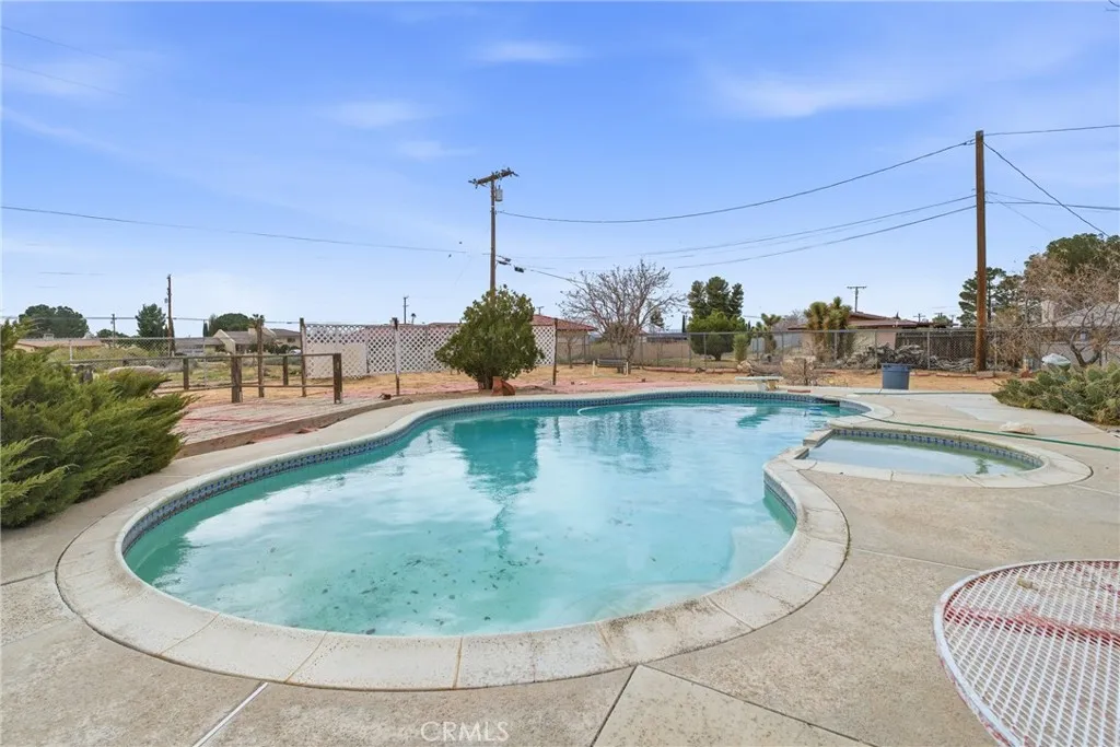19629 Oneida, Apple Valley, California 92307 home-pic-24