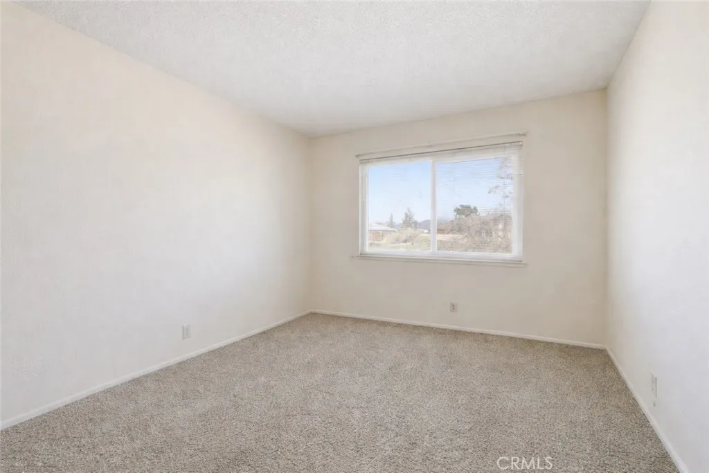 19629 Oneida, Apple Valley, California 92307 home-pic-17