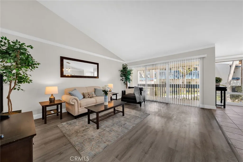 902 Camino Real 208, Redondo Beach, California 90277 home-pic-1