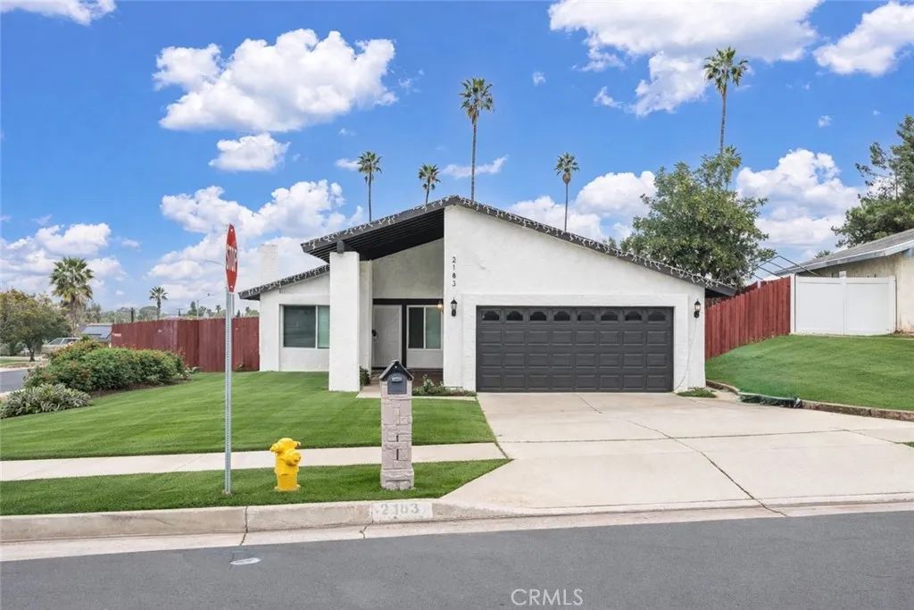 2183 Applegate, Corona, California 92882 home-pic-1