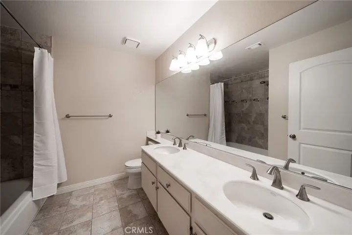 Hallway bathroom 1