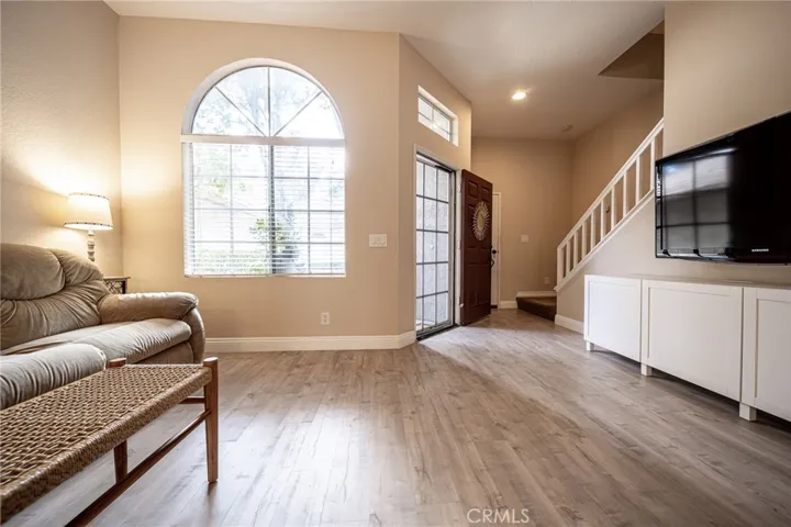 Family room_face front 1