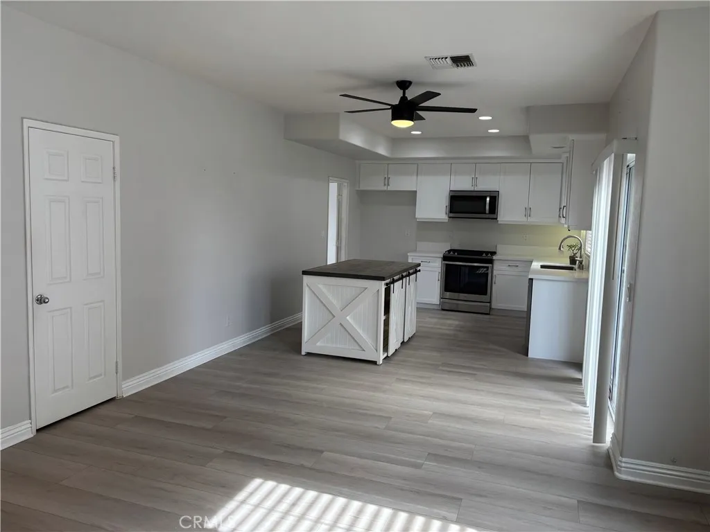1888 Plaza Del Amo, Torrance, California 90501 home-pic-5