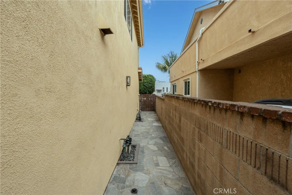 1888 Plaza Del Amo, Torrance, California 90501 home-pic-25